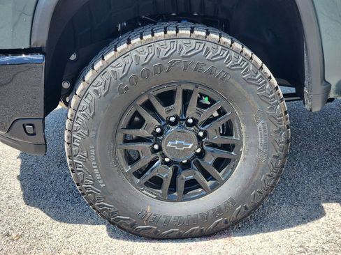 New 2026 Chevrolet Silverado 2500 ZR2 AWD/4WD image 9