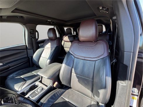 Used 2020 Ford Explorer Platinum w/ Premium Technology Package image 19