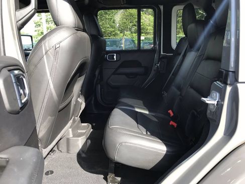 Used 2022 Jeep Wrangler Unlimited Sahara AWD/4WD image 13