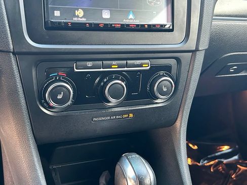 Used 2012 Volkswagen Golf 2-Door FWD image 21