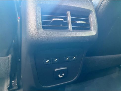 Used 2024 Chevrolet Equinox Premier image 25