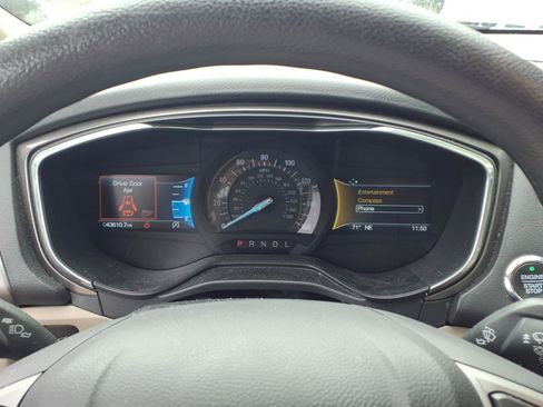 Used 2020 Ford Fusion SE FWD image 22