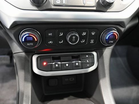 Used 2023 GMC Acadia SLE w/ Driver Convenience Package image 18