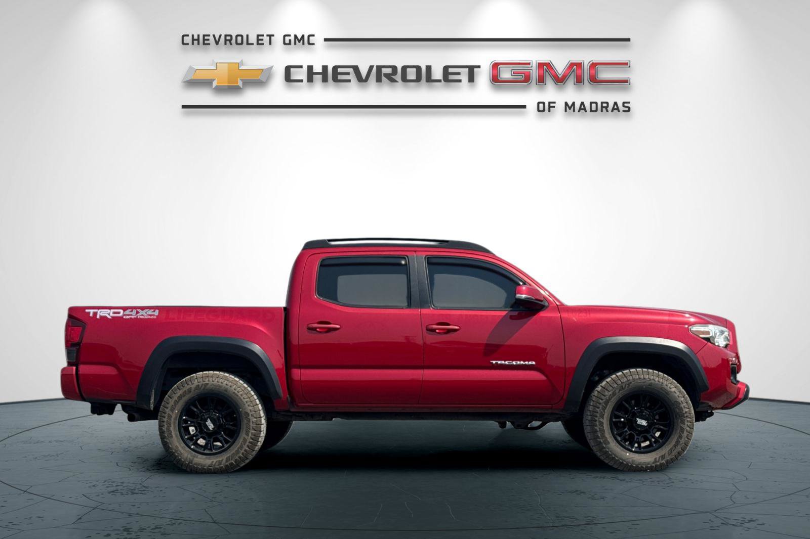 Used 2019 Toyota Tacoma TRD Off-Road AWD/4WD image 2