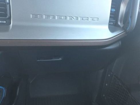 Used 2023 Ford Bronco Outer Banks image 11