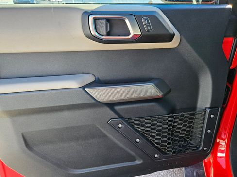 Used 2023 Ford Bronco Wildtrak image 12