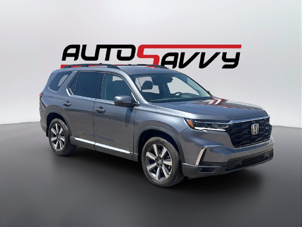 Used 2025 Honda Pilot Touring image 1