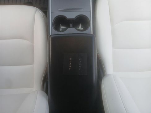 Used 2021 Tesla Model 3 Standard Range Plus image 17
