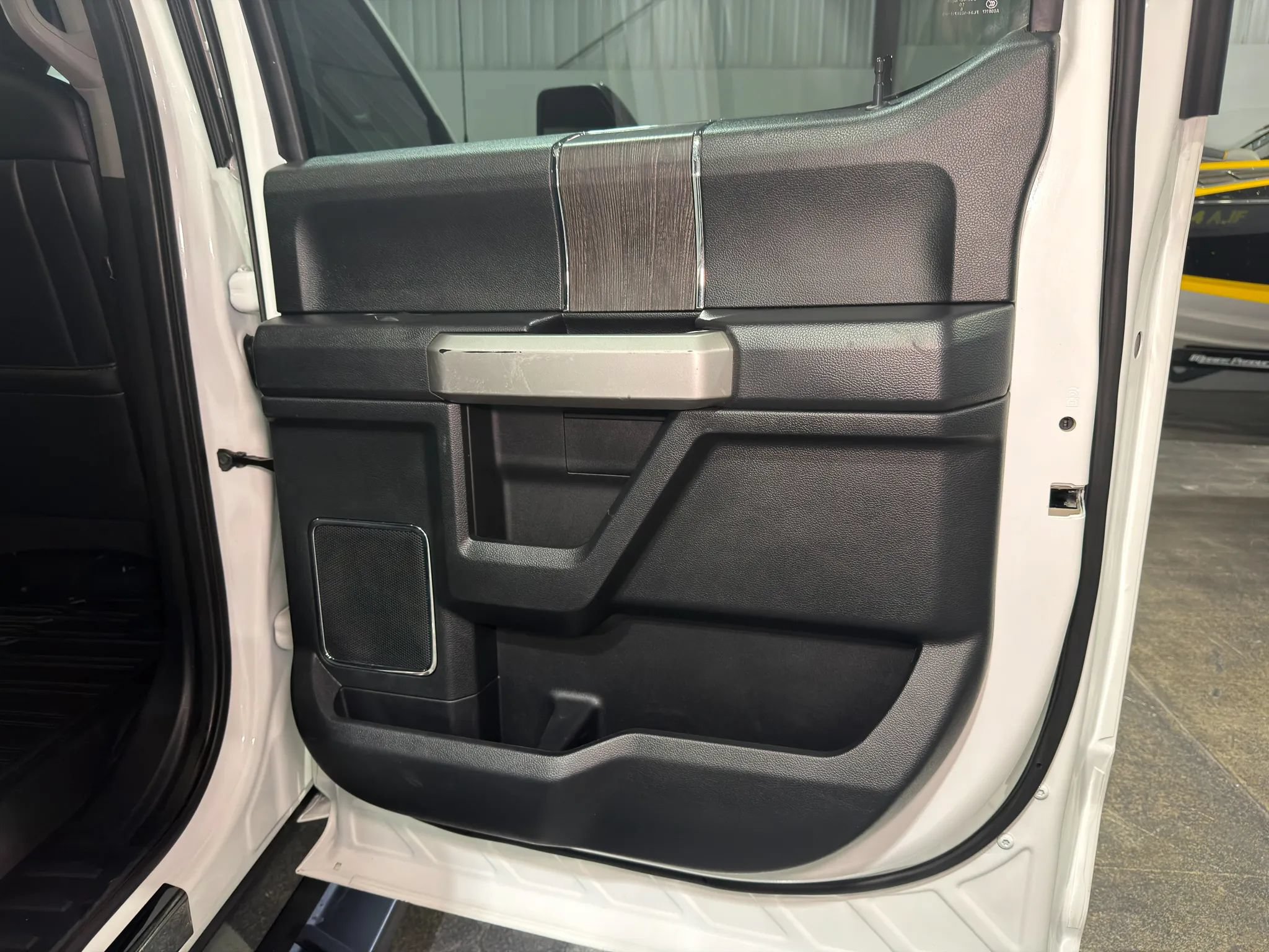 Used 2021 Ford F350 Lariat AWD/4WD image 9