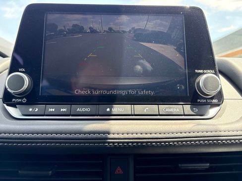 Used 2025 Nissan Rogue S FWD image 22