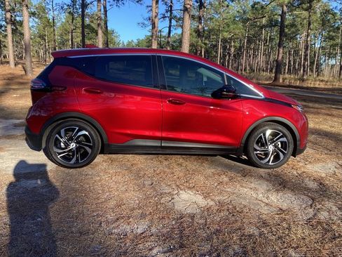 Used 2023 Chevrolet Bolt LT w/ Infotainment Package image 5