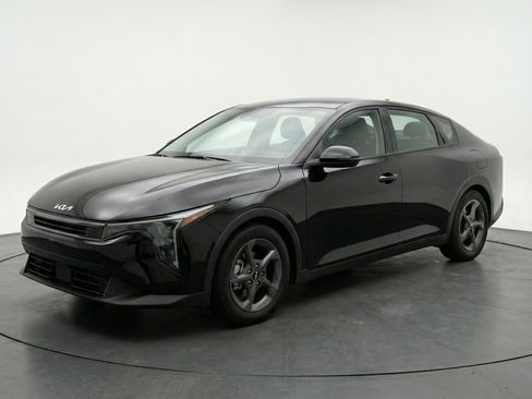 Used 2025 Kia K4 LXS image 3