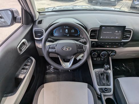 Used 2023 Hyundai Venue SEL FWD image 16