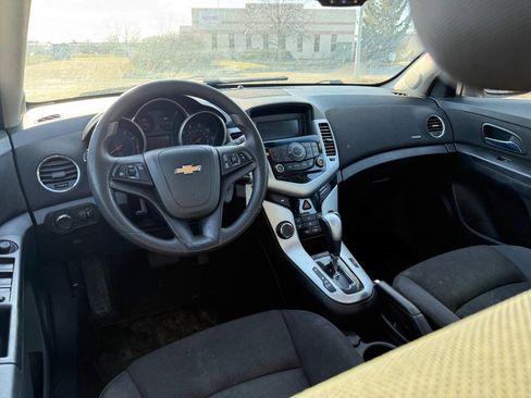 Used 2016 Chevrolet Cruze LT image 9
