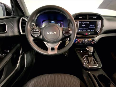 Certified 2025 Kia Soul LX w/ LX Technology Package FWD image 5