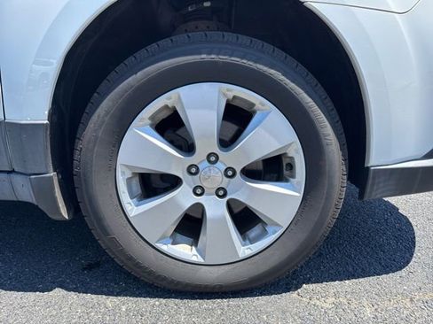 Used 2012 Subaru Outback 2.5i Limited AWD/4WD image 3