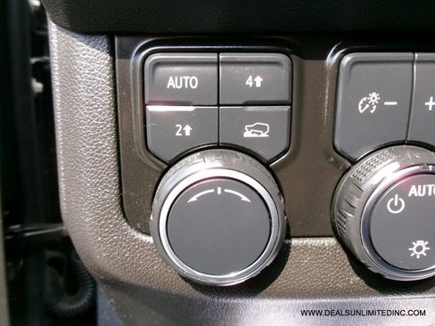 Used 2021 Chevrolet Suburban RST w/ Luxury Package AWD/4WD image 13