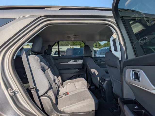 Used 2025 Ford Explorer Active RWD image 29
