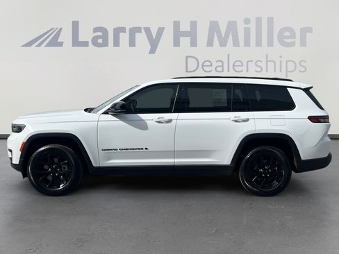 Used 2025 Jeep Grand Cherokee L Laredo AWD/4WD image 2
