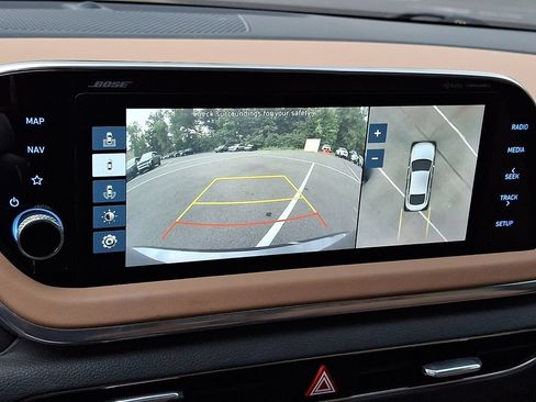 Used 2021 Hyundai Sonata Limited w/ Preferred Accessory Package FWD image 4