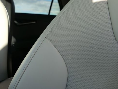 Certified 2025 Kia Niro EX image 12