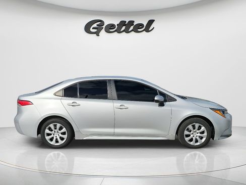 Used 2022 Toyota Corolla LE image 3