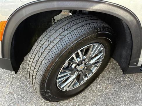 Certified 2025 Chevrolet Traverse LT image 24