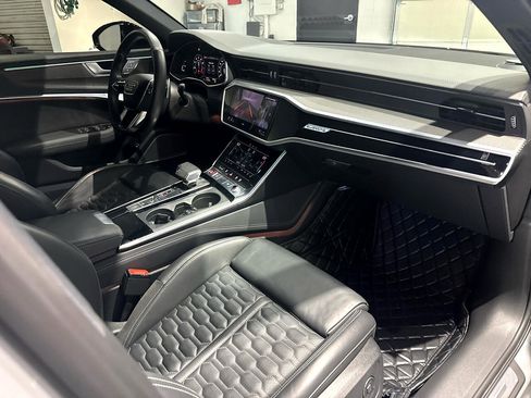 Used 2022 Audi RS 6 w/ Black Optic Package image 27