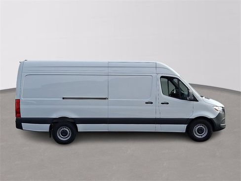 Used 2025 Mercedes-Benz Sprinter 2500 image 4