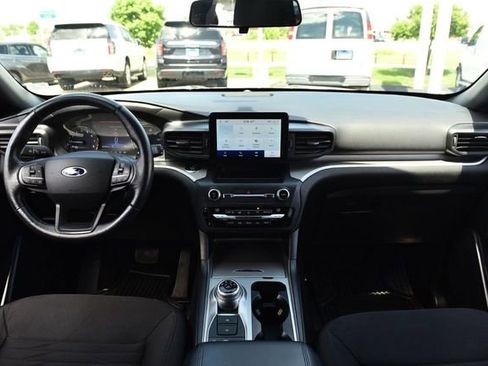 Used 2020 Ford Explorer XLT w/ Comfort Package AWD/4WD image 7