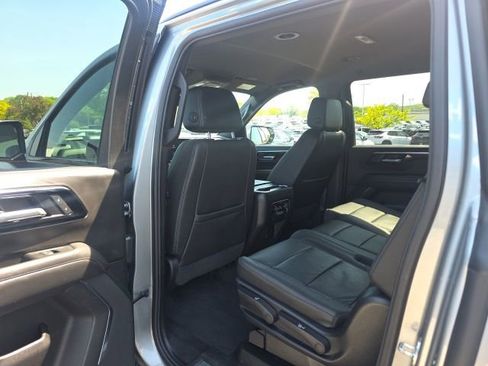 Used 2025 Chevrolet Suburban Z71 AWD/4WD image 27