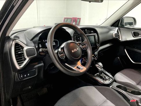 Used 2023 Kia Soul LX w/ LX Technology Package FWD image 16