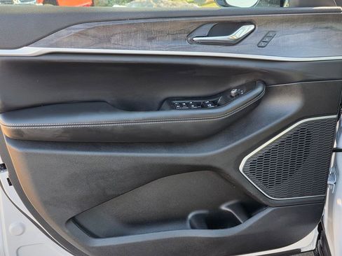 New 2026 Jeep Grand Cherokee Limited image 11