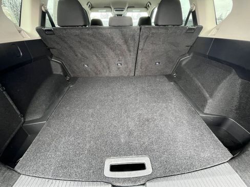 Used 2025 Nissan Rogue SV image 33