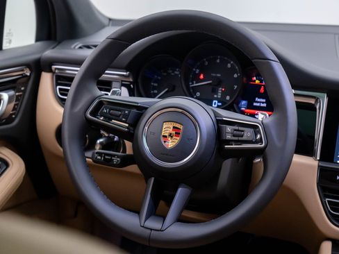 New 2026 Porsche Macan image 12