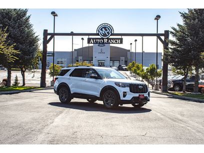 New 2025 Ford Explorer ST-Line w/ Premium Package