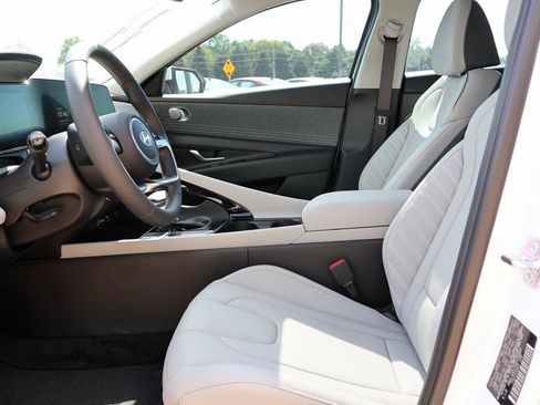New 2025 Hyundai Elantra Limited image 23