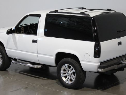 Used 1999 Chevrolet Tahoe 4WD 2-Door w/ Skid Plate Pkg image 10