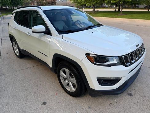 Used 2018 Jeep Compass Latitude w/ Safe & Security Group FWD image 3