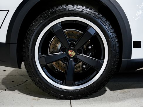 Used 2024 Porsche 911 Dakar image 57