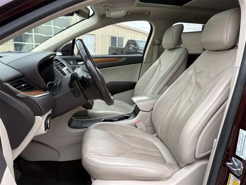 Used 2018 Lincoln MKC Select w/ Select Plus Package image 11