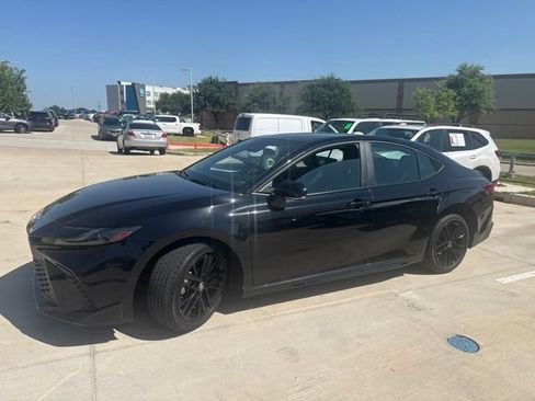 Used 2025 Toyota Camry SE FWD image 7