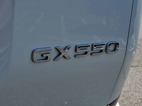 Used 2025 Lexus GX 550 w/ Accessory Package (2T) AWD/4WD image 32