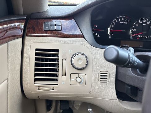 Used 2007 Cadillac DTS w/ Trunk Convenience Package FWD image 40
