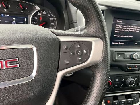Used 2024 GMC Terrain SLE w/ Driver Convenience Package FWD image 12