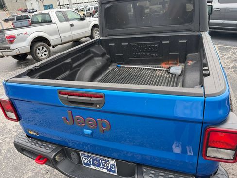 Used 2021 Jeep Gladiator Rubicon w/ Uconnect 4C Nav & Sound Group AWD/4WD image 2