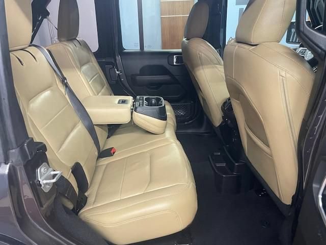 Used 2018 Jeep Wrangler Unlimited Sahara AWD/4WD image 15