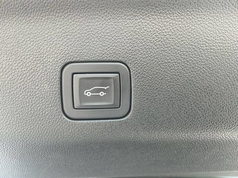 Used 2024 GMC Yukon SLT w/ SLT Luxury Package AWD/4WD image 17