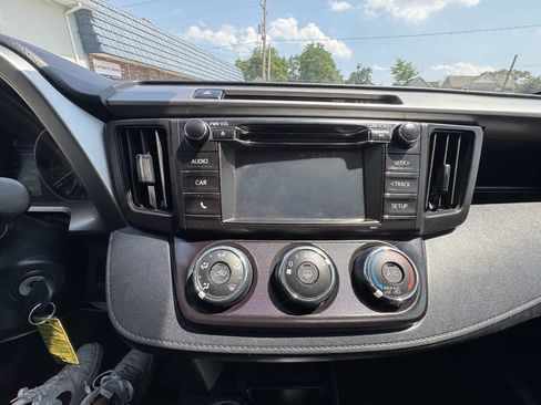Used 2018 Toyota RAV4 LE AWD/4WD image 51