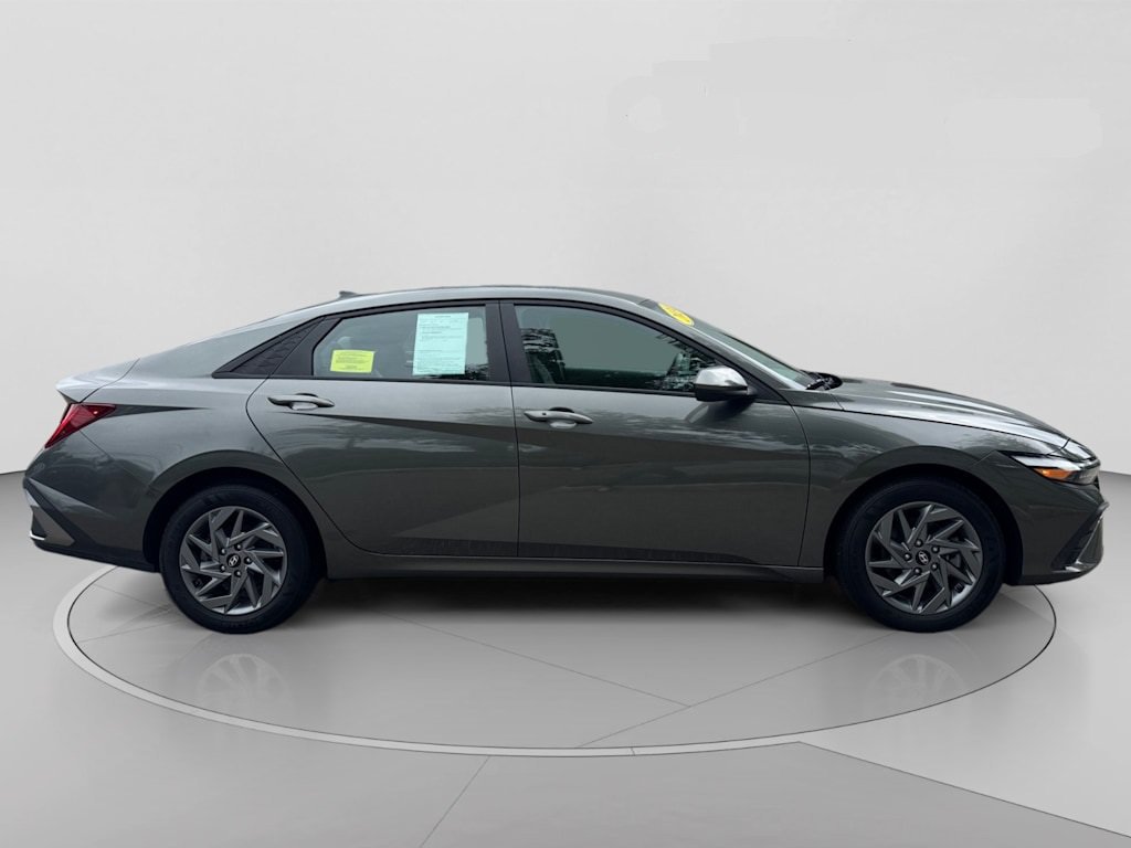 Used 2024 Hyundai Elantra Blue FWD image 16
